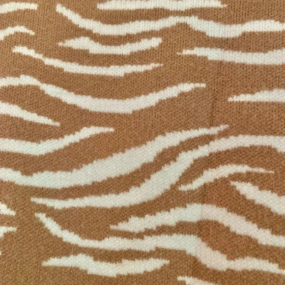 Anthropologie Zebra Stripped Sweater- Short Sleeve - Picture 4 of 4